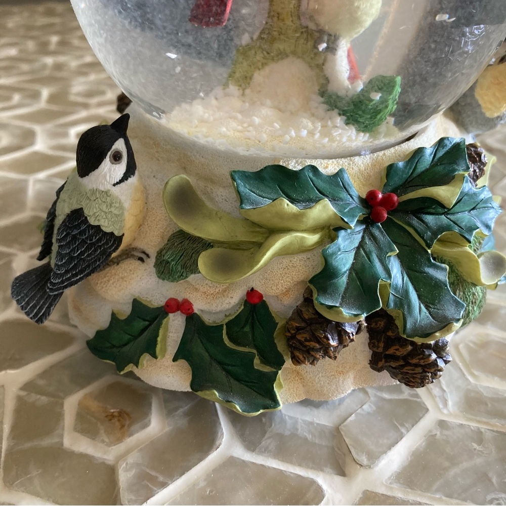 SOLD! Lenox ‘Winter Greetings’ Music Box Snow Globe - Picture 7 of 8